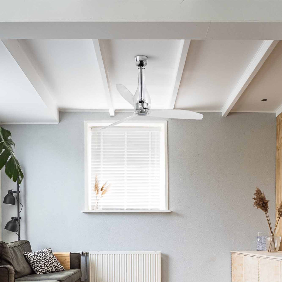 Ventilateur de plafond Eterfan chromé à pales transparentes en situation