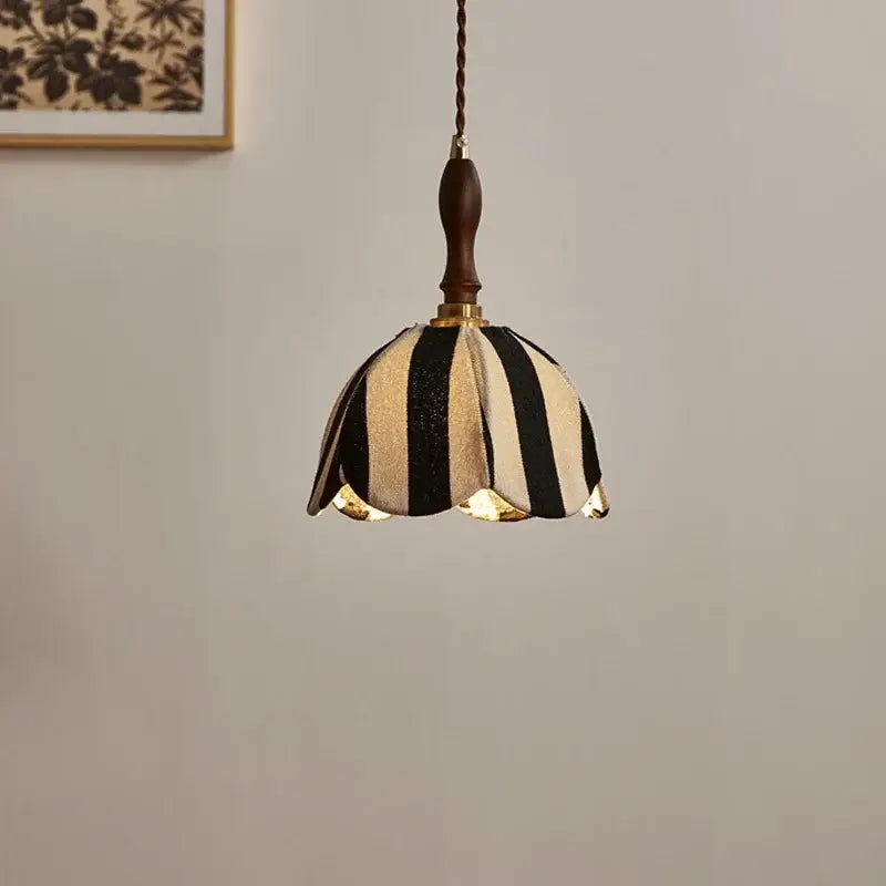 Suspension luminaire striée noir et blanc avec détail doré vintage