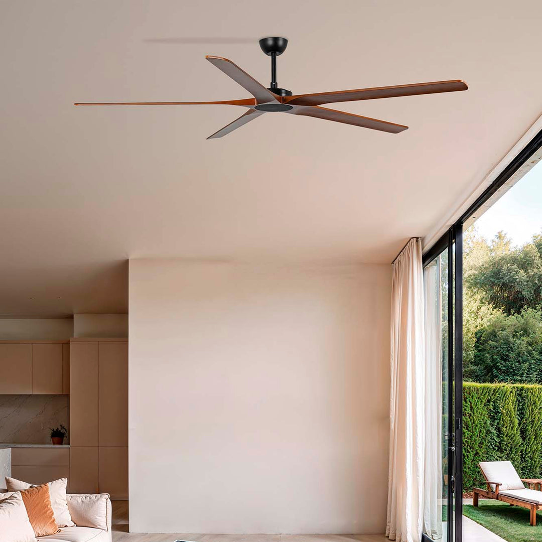 Ventilateur de plafond Bigwood noir et noyer foncé en situation