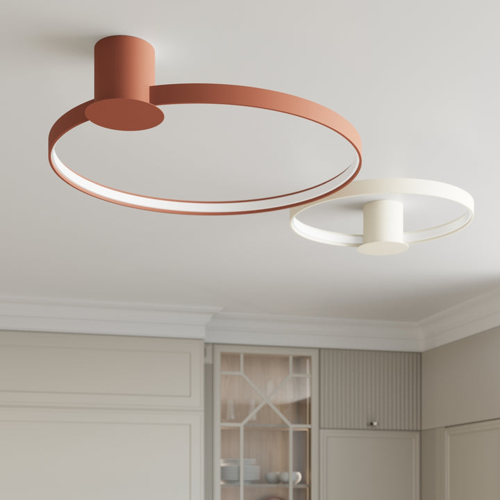 Plafonnier anneau RIO beige dans un intérieur contemporain