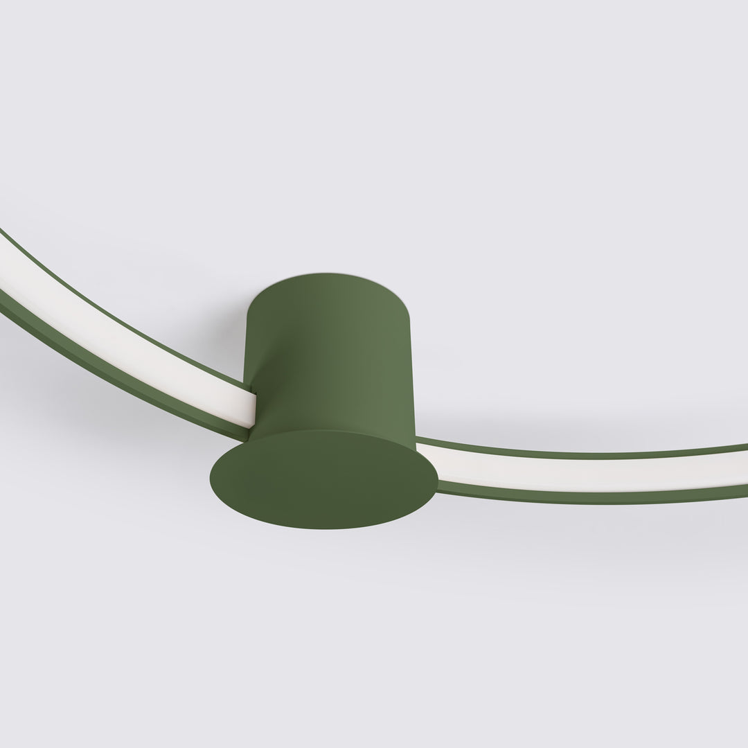 Plafonnier anneau RIO vert olive allumée, détail de l'anneau