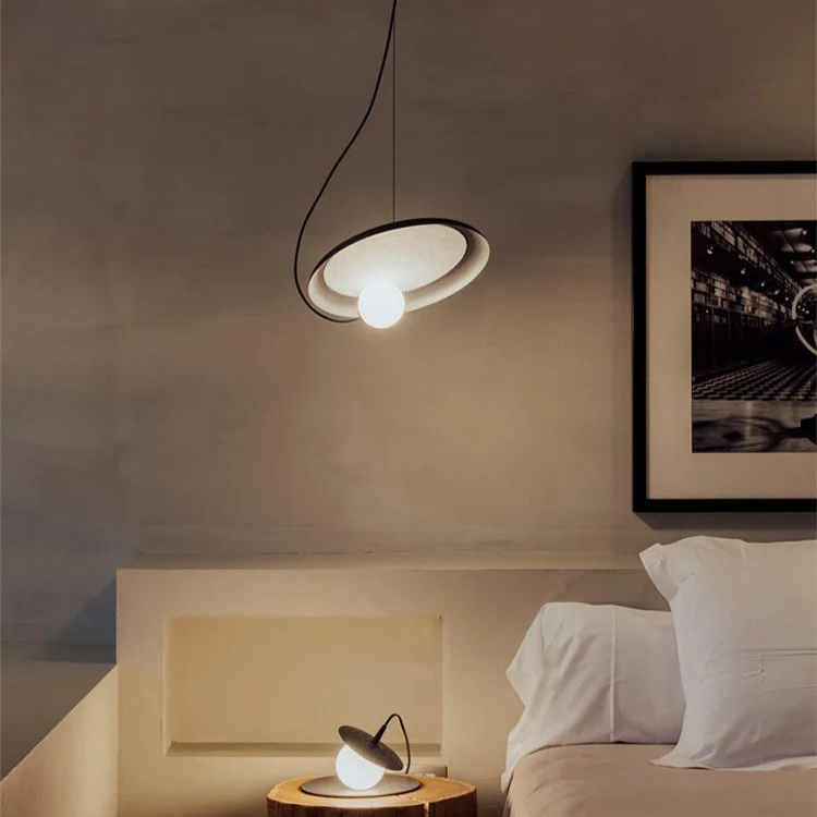 Suspension Moderne Globe Opale et Anneau Métal Design Spatial Chic