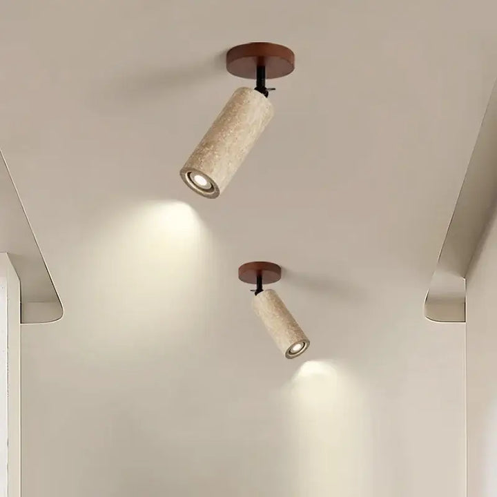 Plafonnier spot orientable en travertin jaune et bois chic