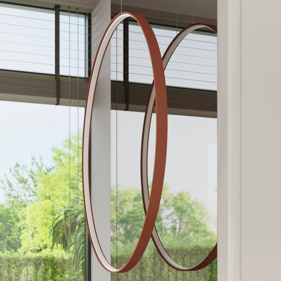 Suspension anneau RIO ocre rouge dans un intérieur contemporain