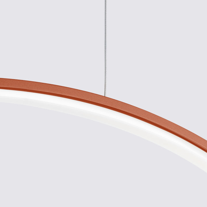 Suspension anneau RIO ocre rouge allumée, détail de l'anneau