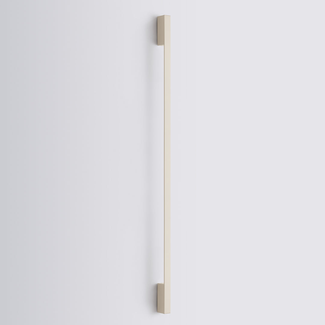 Applique murale SAPPO beige éteinte, posée au mur