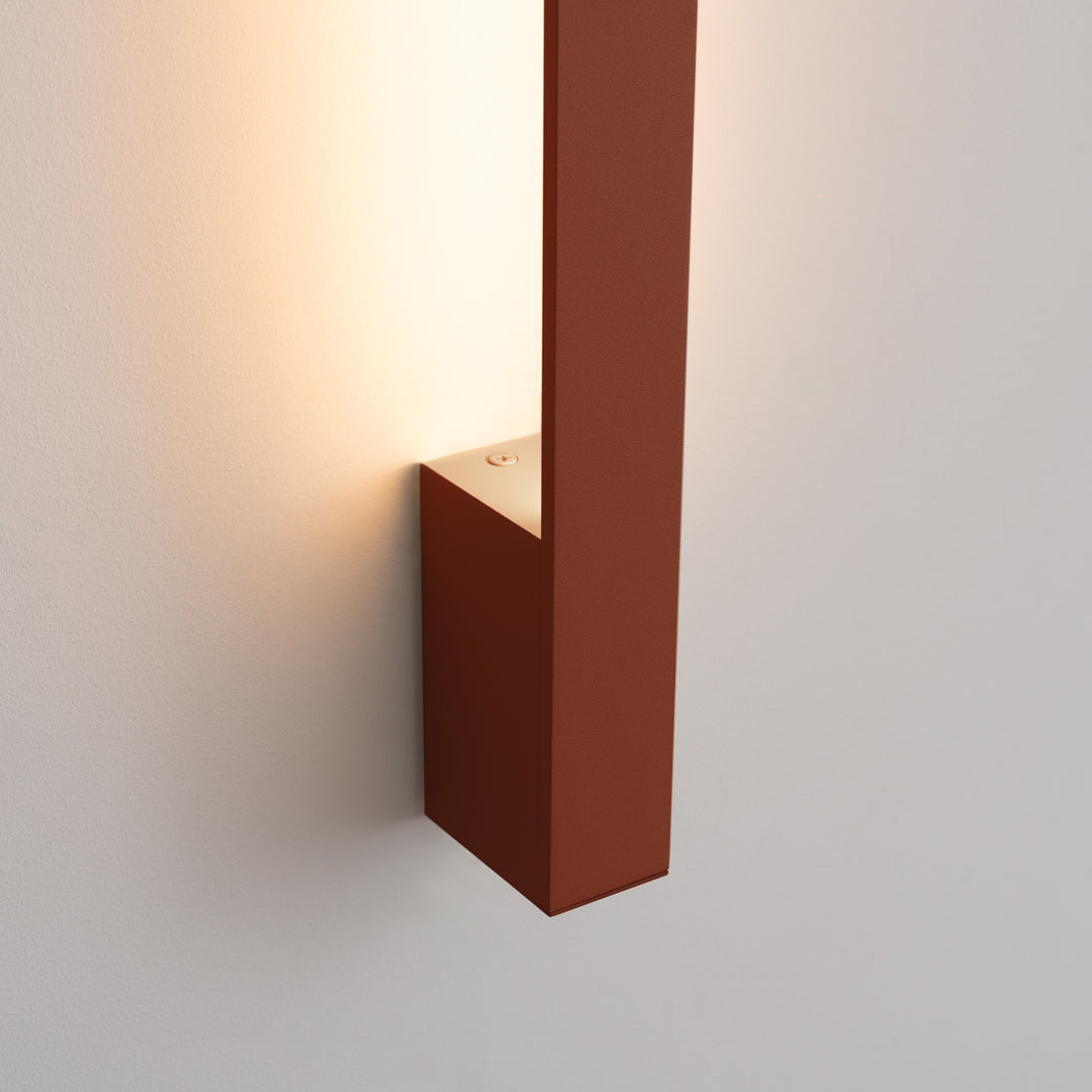 Applique murale SAPPO ocre rouge allumée, détail du halo