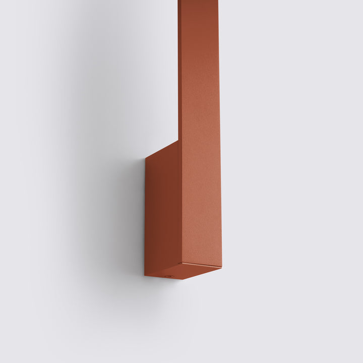 Applique murale SAPPO ocre rouge allumée, vue en perspective