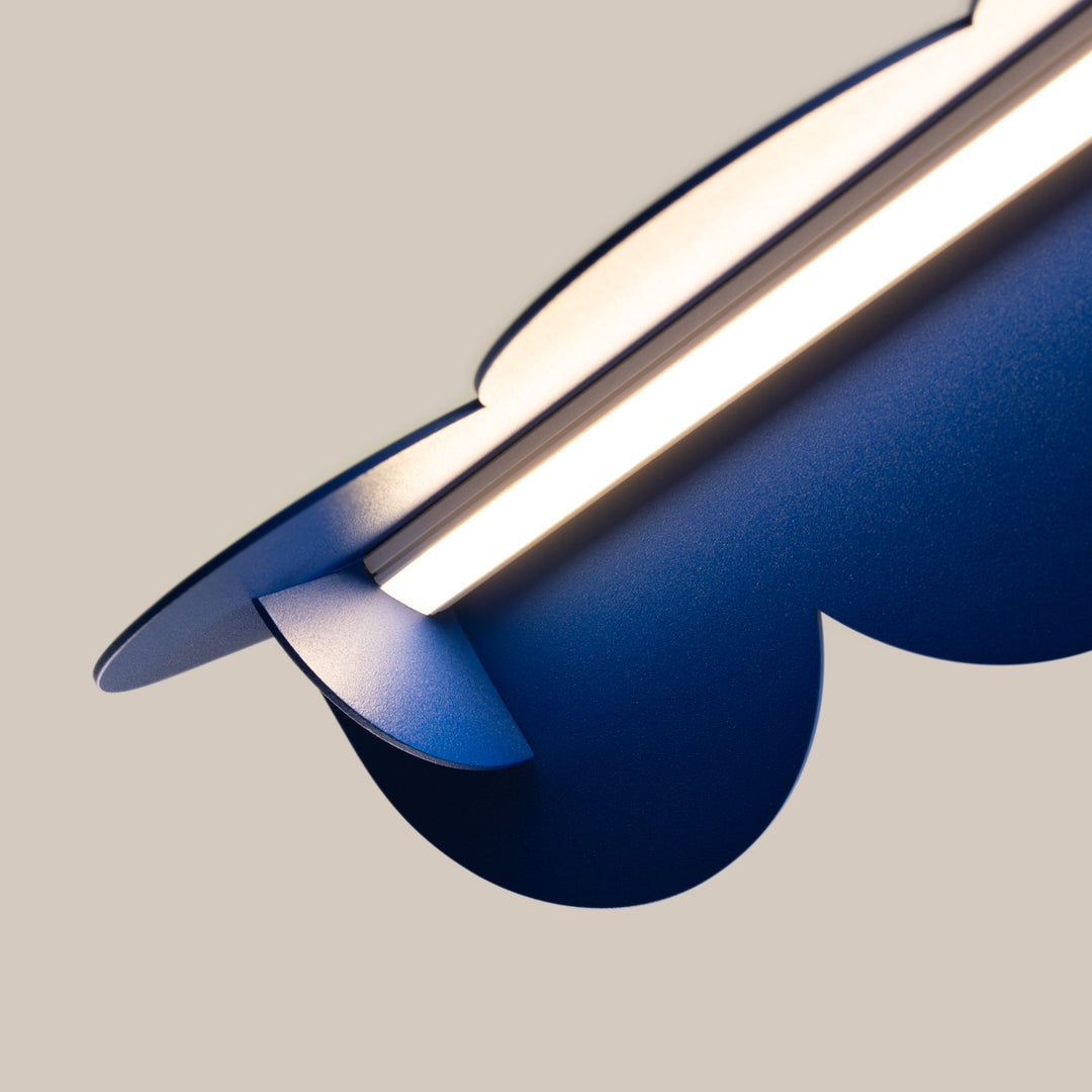 Suspension BISCUIT outremer allumée, bandeau LED