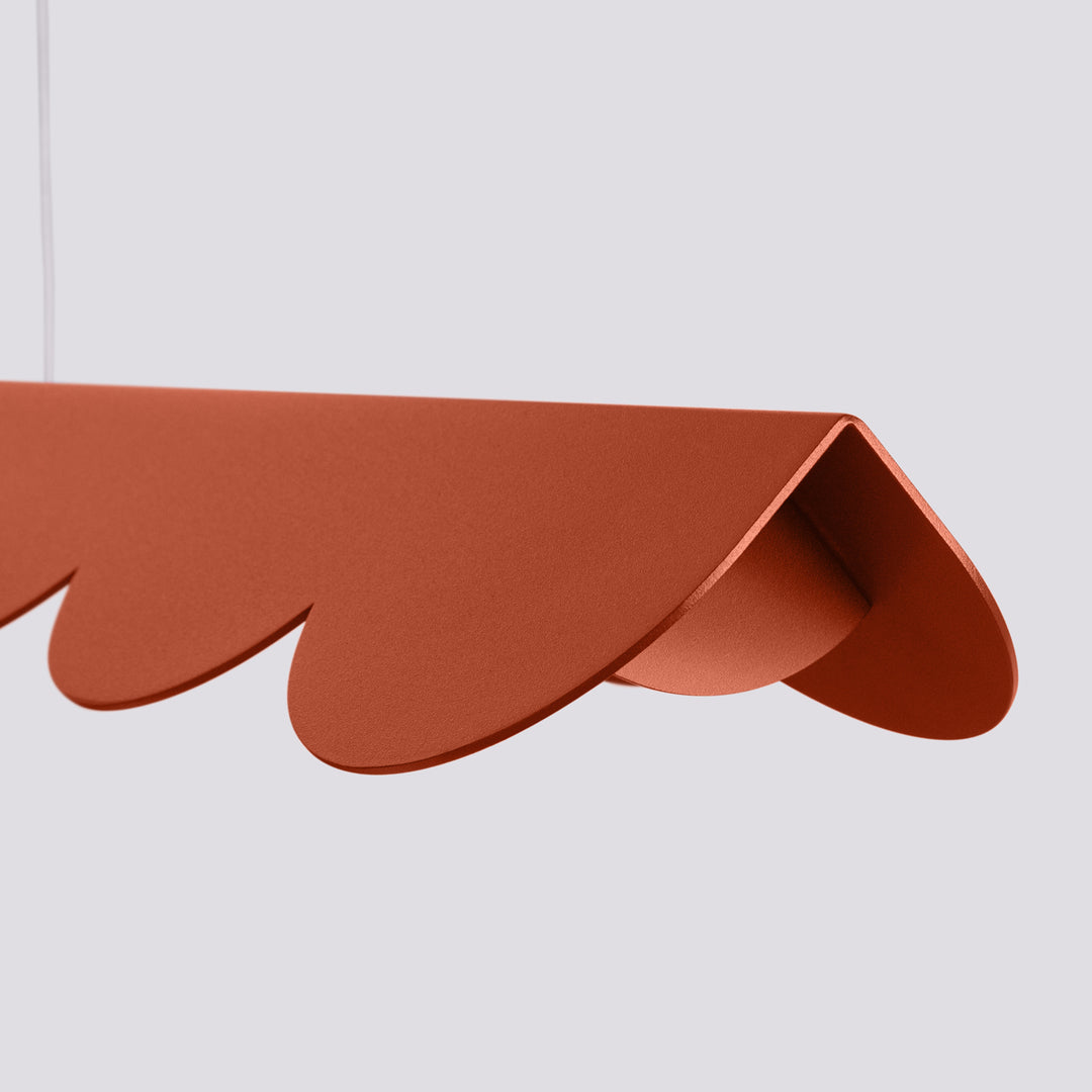 Suspension BISCUIT ocre rouge allumée, vue de face