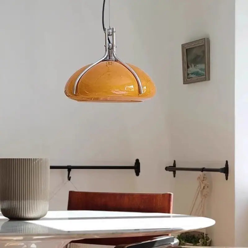 Suspension luminaire orange au style industriel au design unique