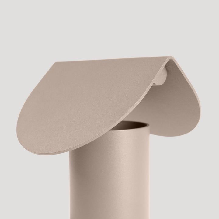 Lampe à poser BISCUIT taupe détail de l'abat-jour