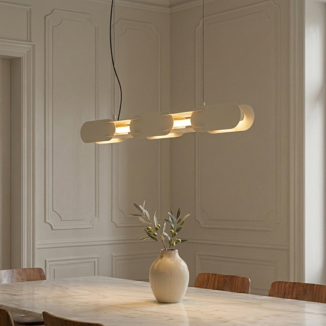 Suspension CHAIN beige dans une cuisine