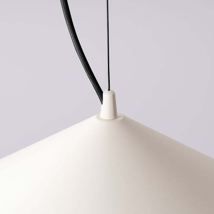 Suspension FINT beige détail de la fixation de l'abat-jour