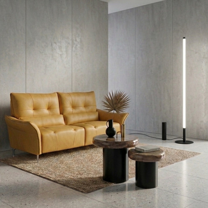 Lampadaire TRANG marron dans un salon