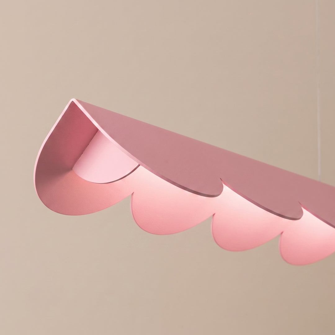 Suspension BISCUIT rose allumée, détail des festons