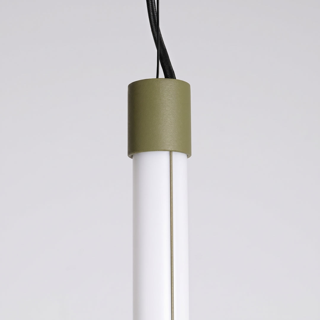 Suspension tube TRANG vert olive détail de l'embout