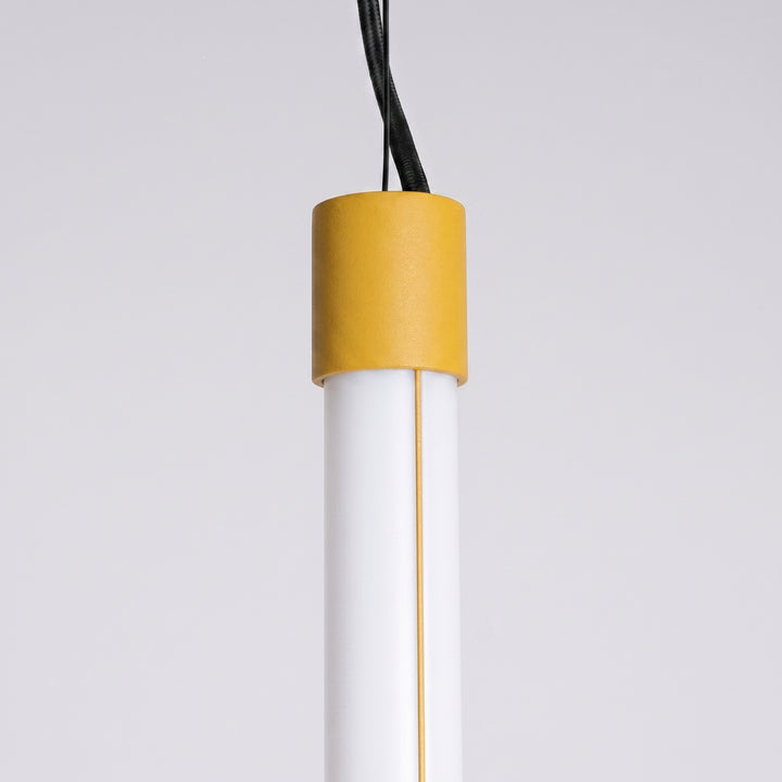 Suspension tube TRANG jaune détail de l'embout