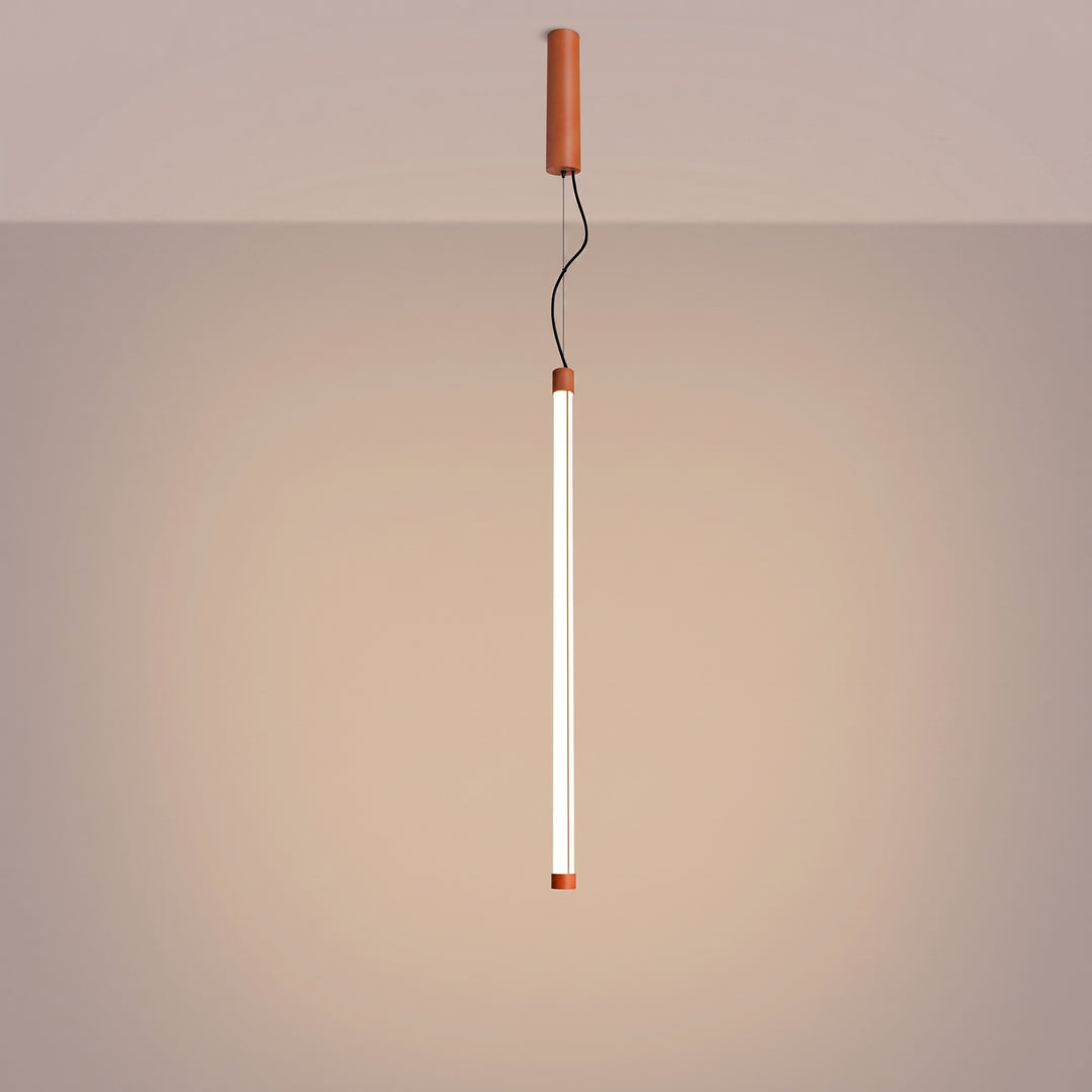 Suspension tube TRANG ocre rouge allumée, suspendue