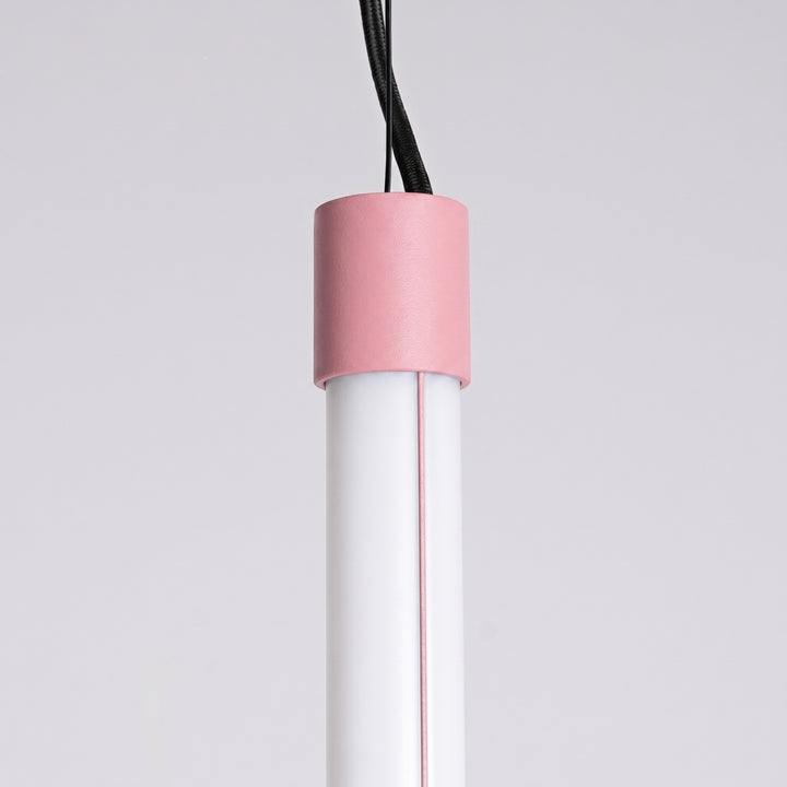 Suspension tube TRANG rose détail de l'embout