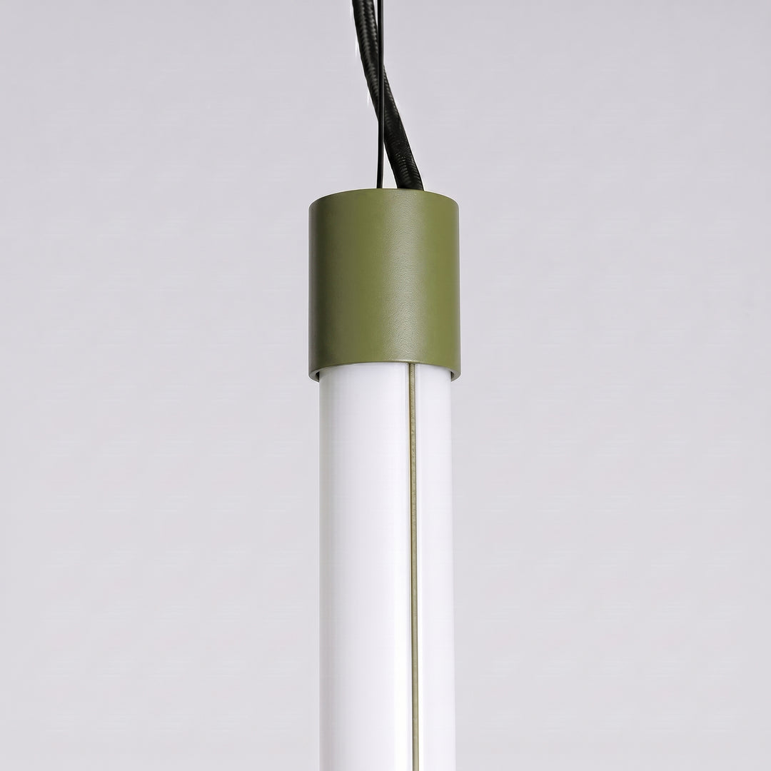 Suspension tube TRANG vert olive détail de l'embout