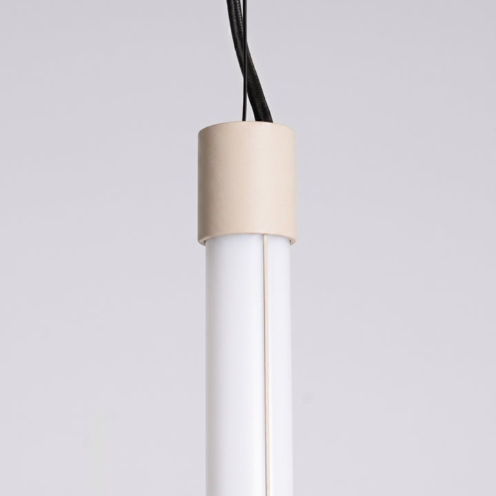 Suspension tube TRANG beige détail de l'embout