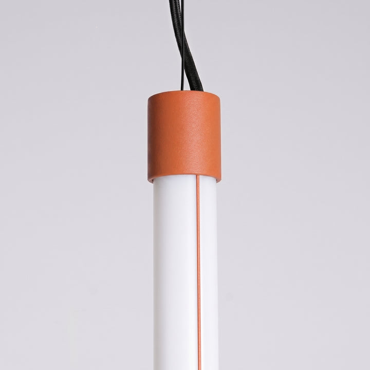 Suspension tube TRANG ocre rouge détail de l'embout