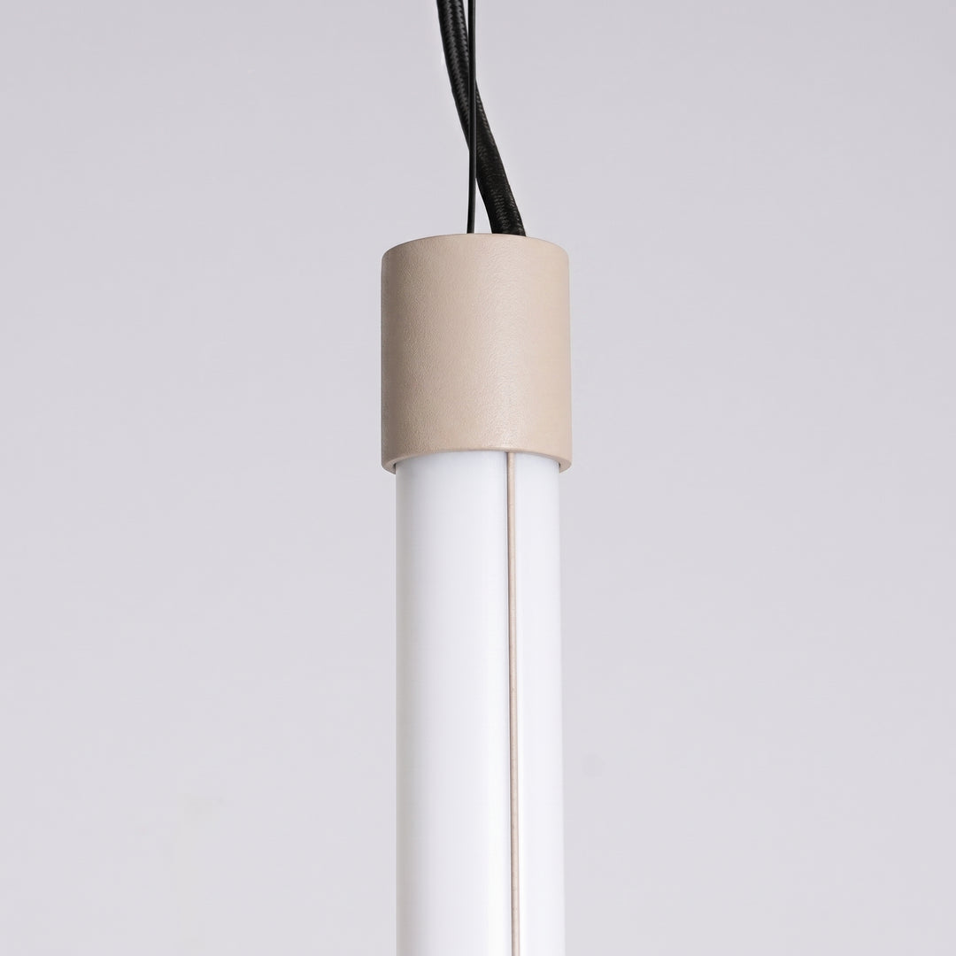 Suspension tube TRANG taupe détail de l'embout