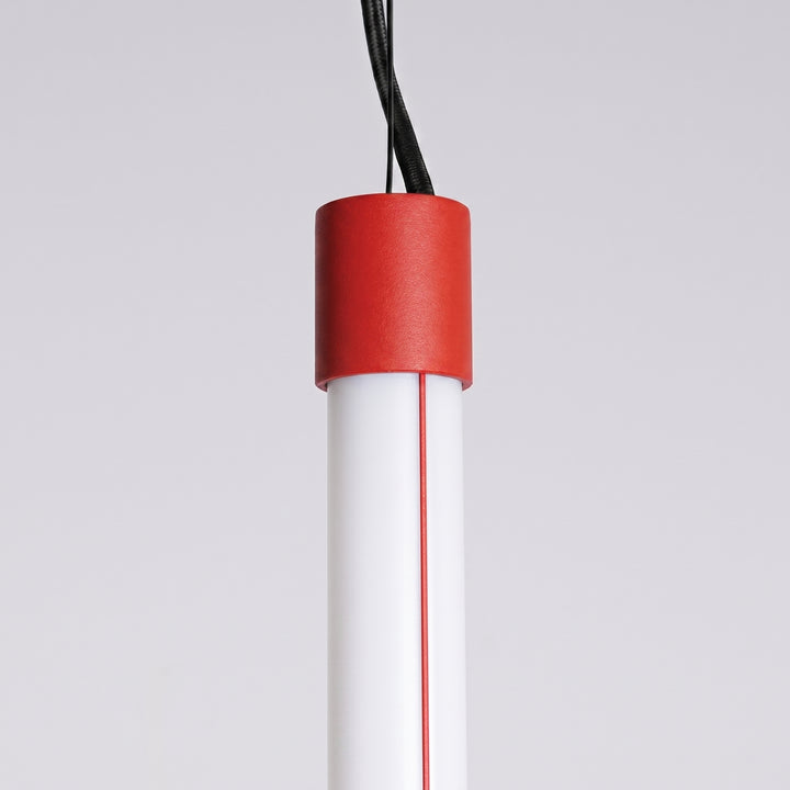 Suspension tube TRANG rouge détail de l'embout