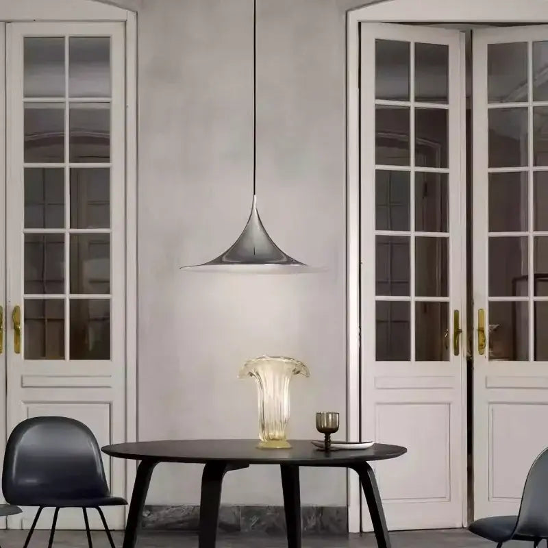 Suspension luminaire design en forme conique moderne et élégante