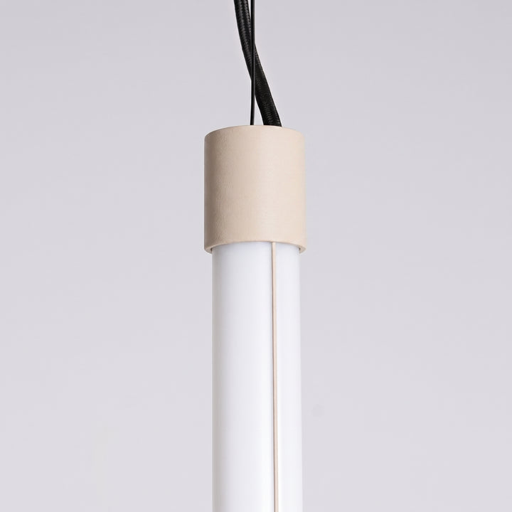 Suspension tube TRANG beige détail de l'embout