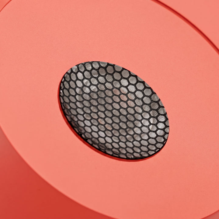 Suspension FINT rouge détail de la grille anti-éblouissement