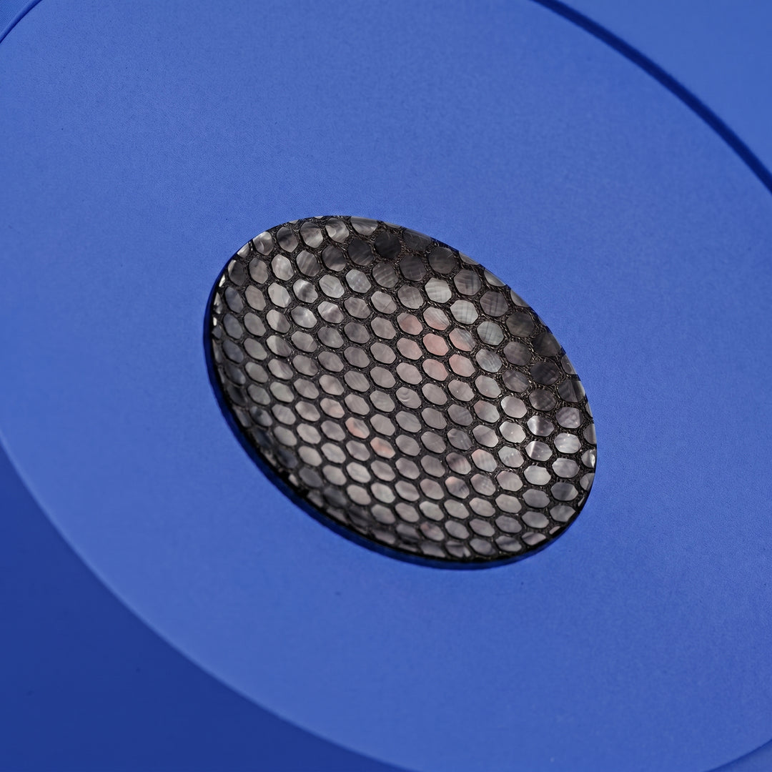 Suspension FINT outremer détail de la grille anti-éblouissement