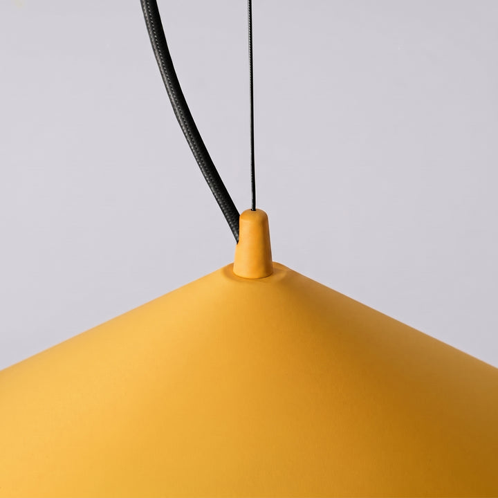 Suspension FINT jaune détail de la fixation de l'abat-jour