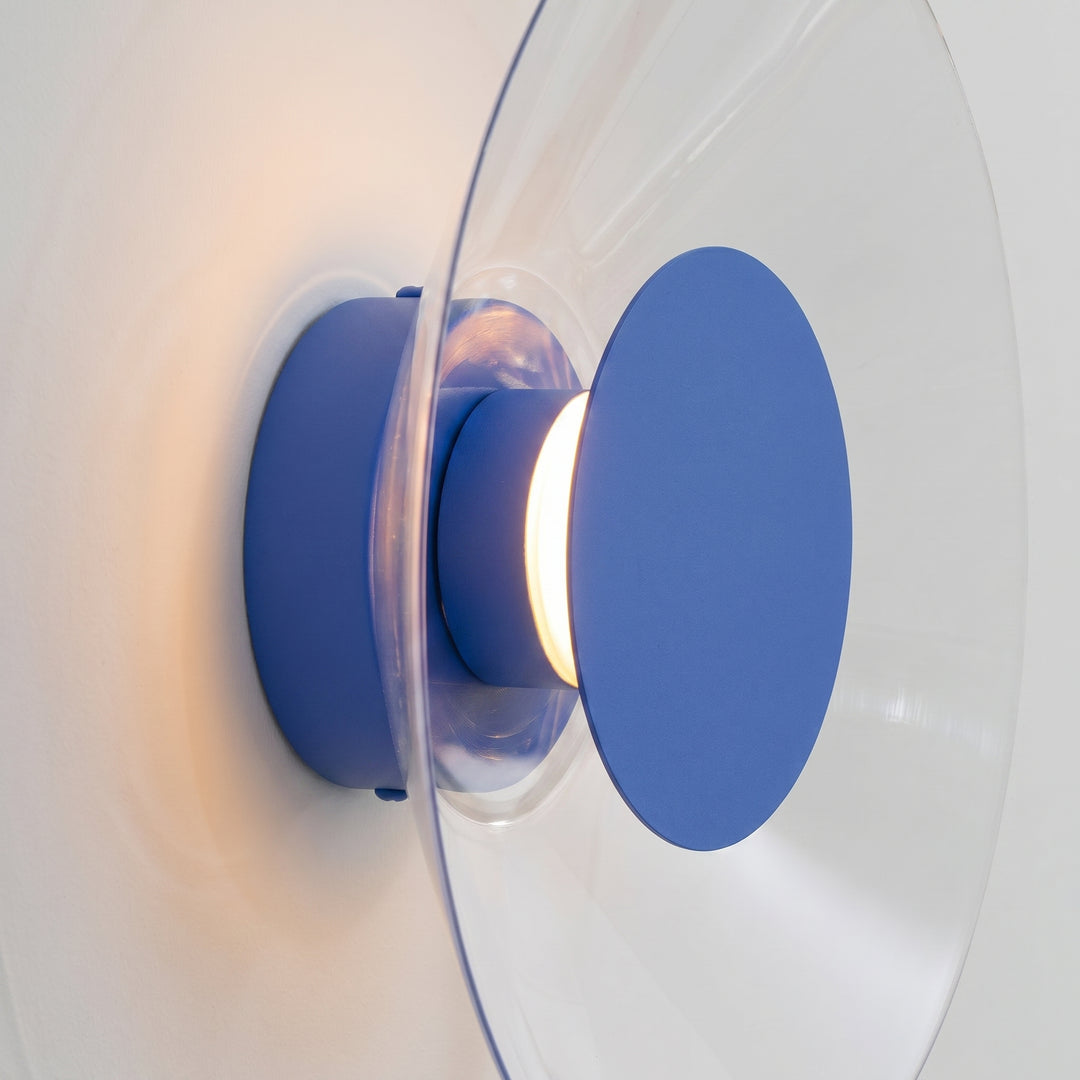 Applique murale ASTRO outremer vue de profil, disque transparent