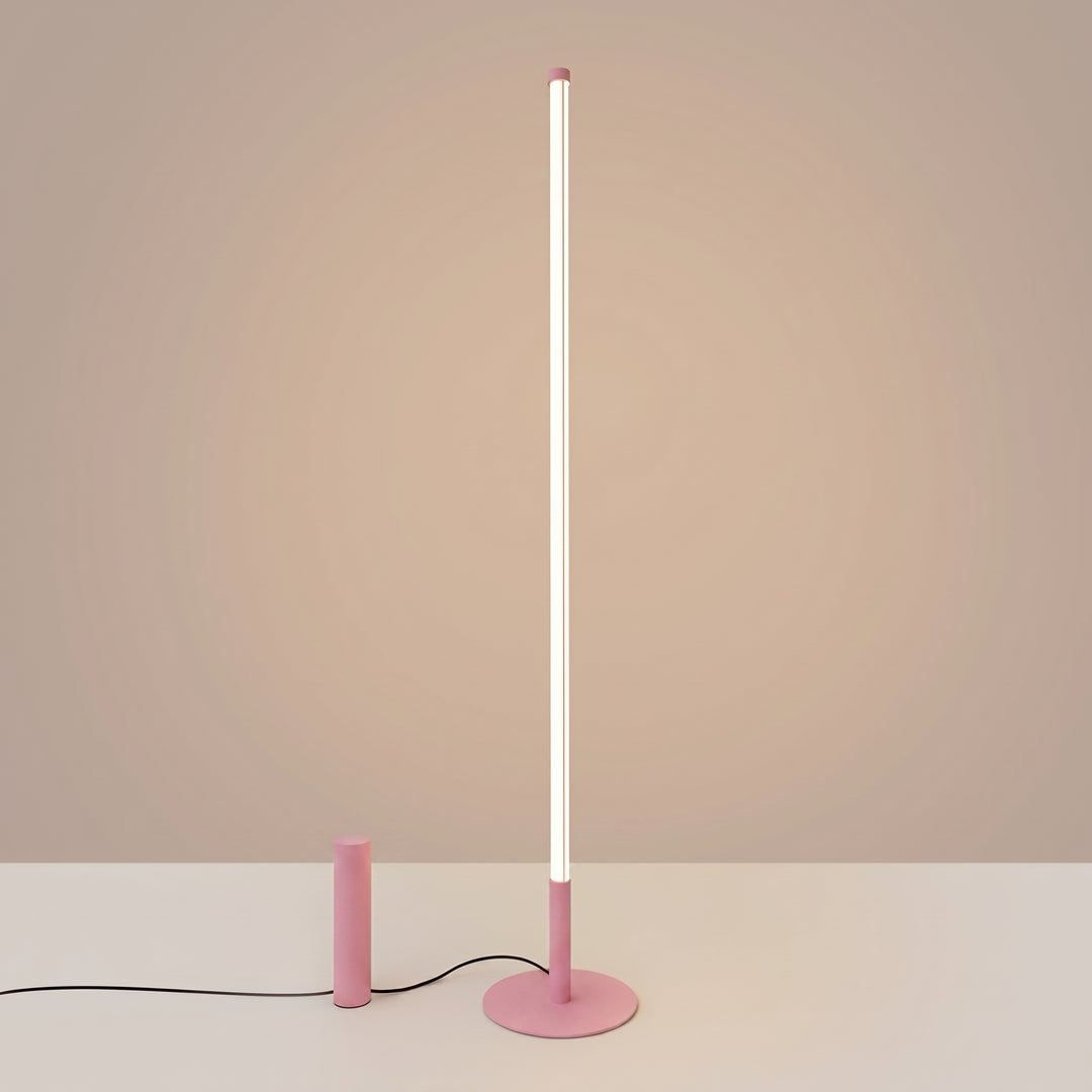 Lampadaire TRANG rose allumée, tube lumineux