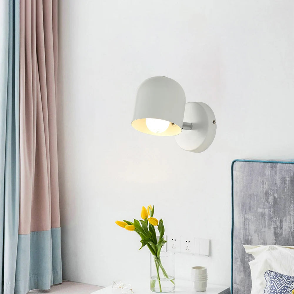 Petite applique murale colorée aux teintes pastelles

