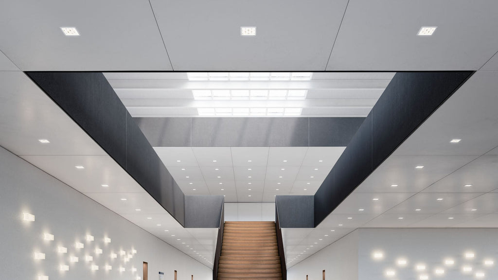 Installation de lampes encastrées au plafond suspendu