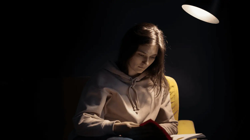 1. Quels critères prendre en compte pour choisir un lampadaire liseuse pour un bureau professionnel ?