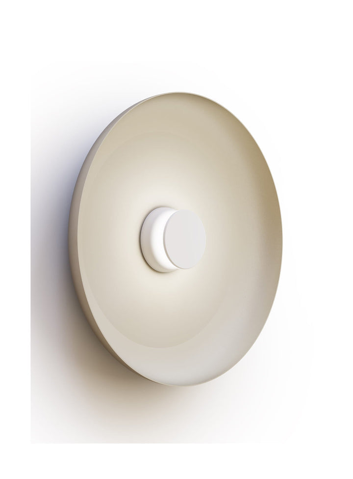Applique murale Totem Pablo Designs, abat-jour métal blanc 56 cm, base blanche