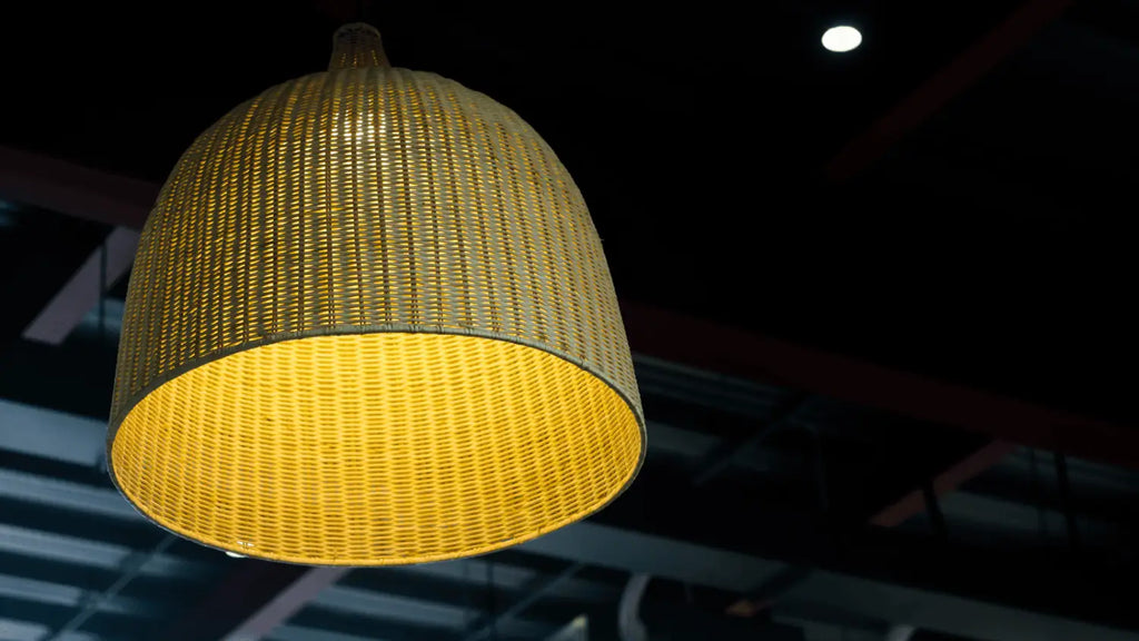 Intégrer des plafonniers en bois dans des designs modernes
