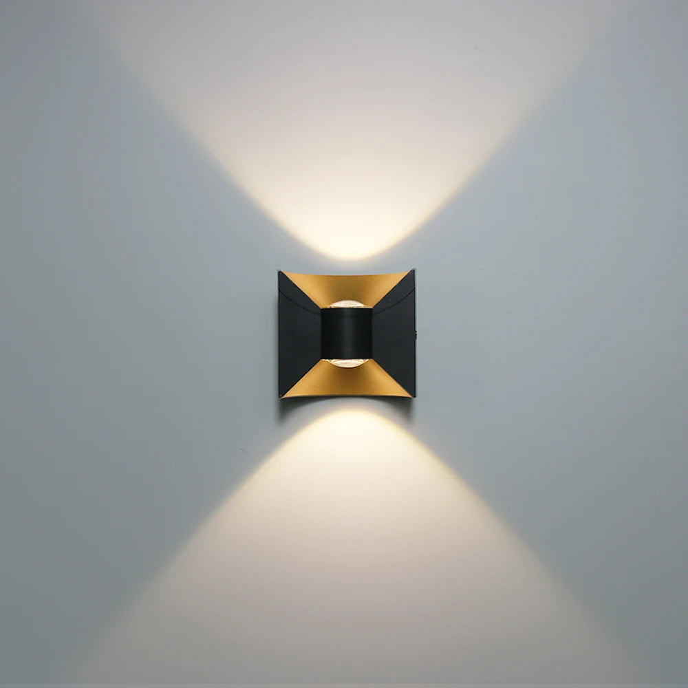 Petite Applique Murale Extérieur Aluminium Incurvée