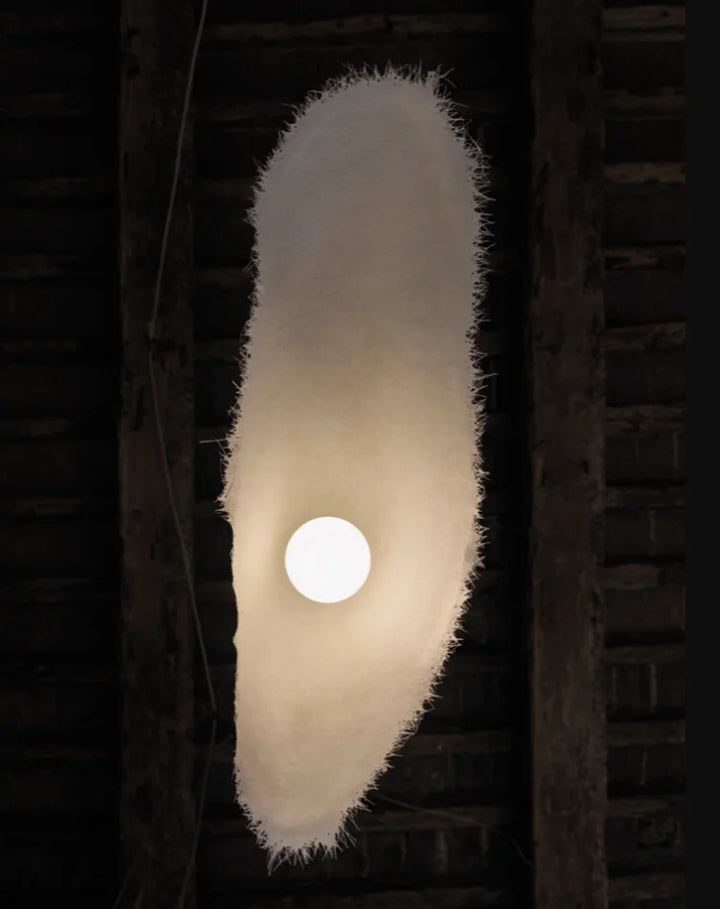 Suspension luminaire blanche haut de gamme au design original

