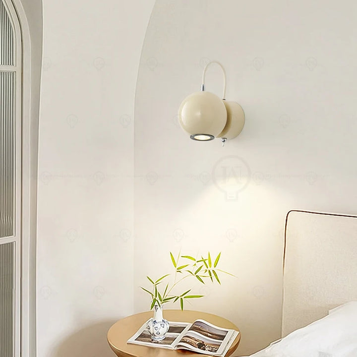 Petite applique murale colorée au style rétro


