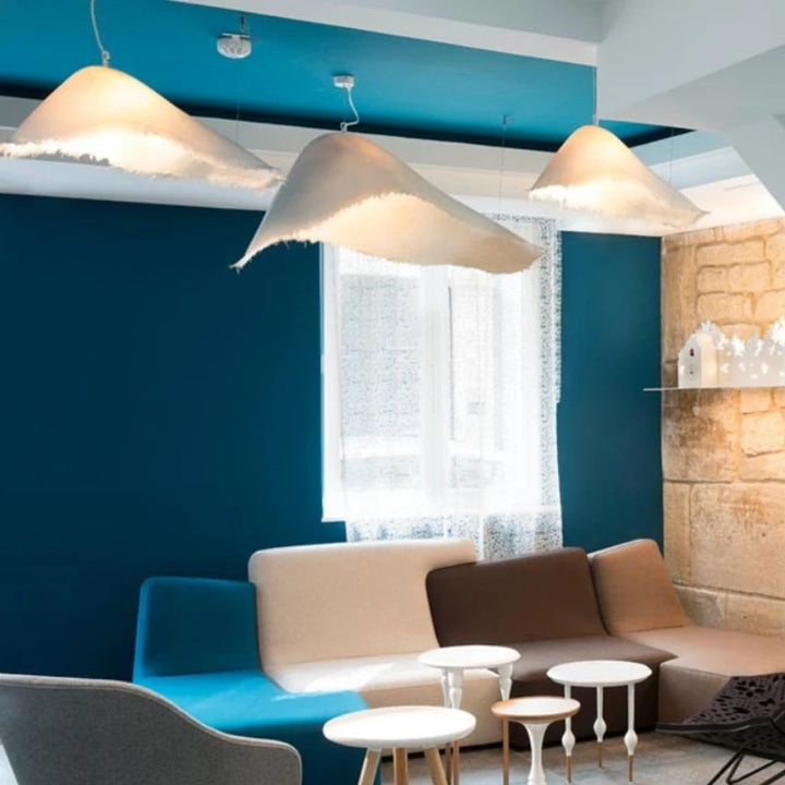 Suspension luminaire blanche haut de gamme au design original

