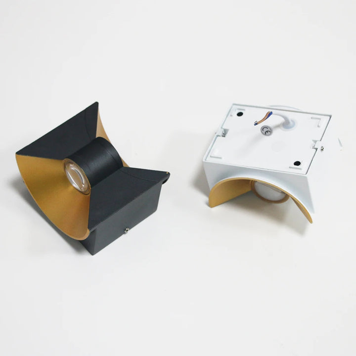 Petite Applique Murale Extérieur Aluminium Incurvée