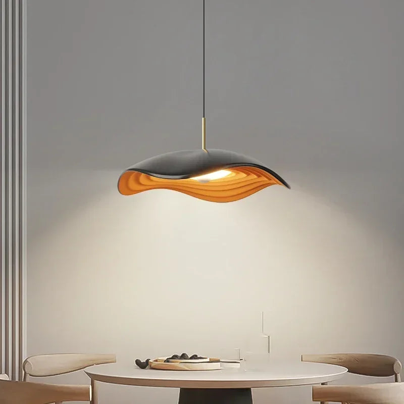 Suspension moderne design ondulé cuisine îlot

