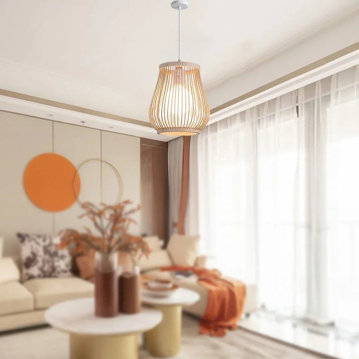 Suspension luminaire en bambou au design épuré et minimaliste

