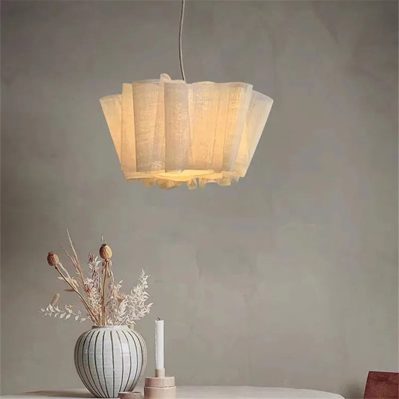 Suspension plissée en tissu beige style contemporain pour salle à mang…

