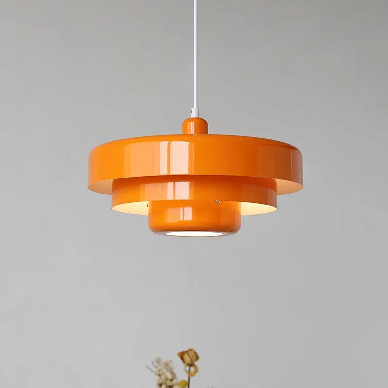 Suspension design moderne étages couleurs vives style scandinave